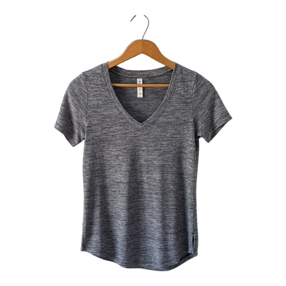 Women’s Athleta Short Sleeve V Neck Shirt! XS! - Picture 4 of 5